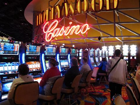 columbus hollywood casino entertainment